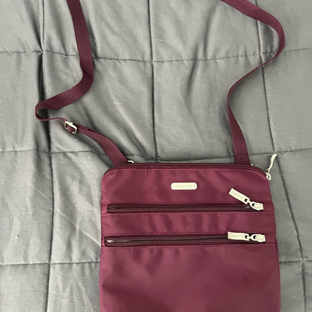 Baggalini Chelsea crossbody purpose purple nylon adjustable strap zippers